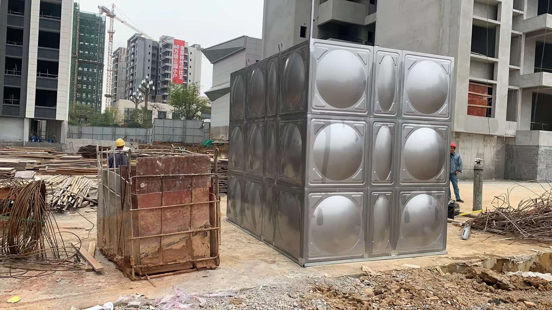 四川不(bù)鏽鋼生(shēng)活水(shuǐ)箱