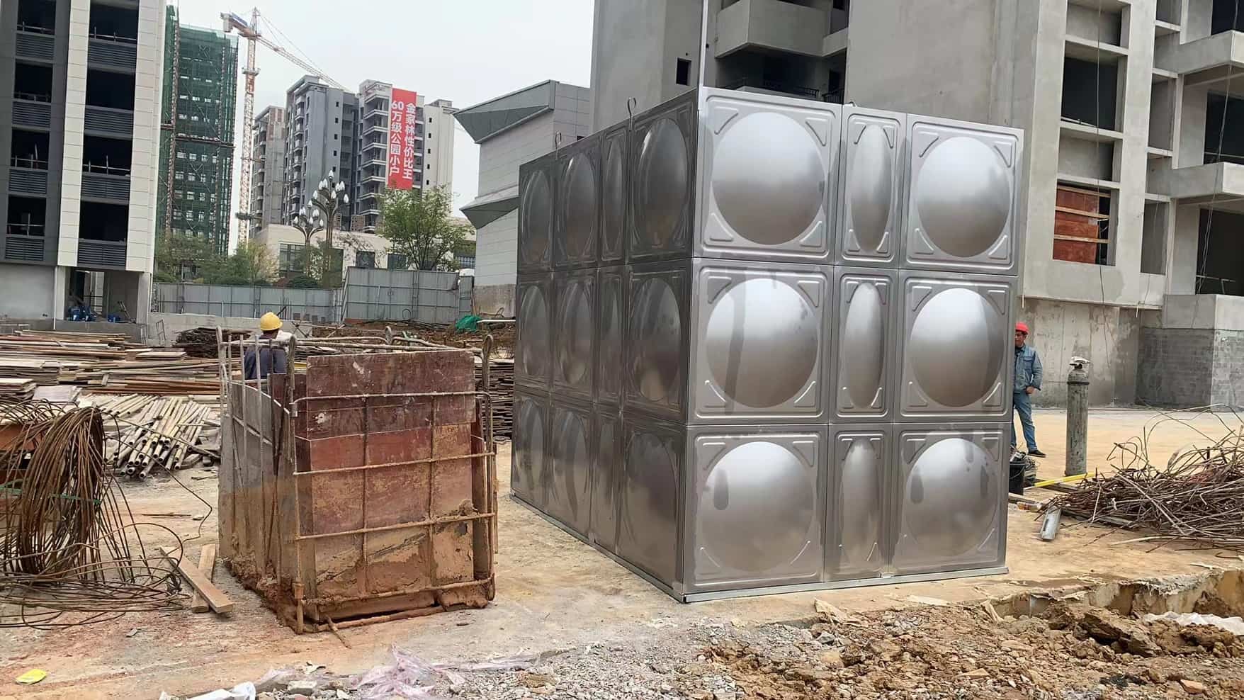 四川不(bù)鏽鋼生(shēng)活水(shuǐ)箱